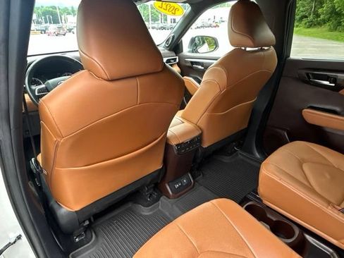 Used 2022 Toyota Highlander Platinum AWD/4WD image 38