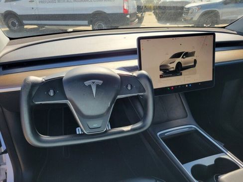 Used 2022 Tesla Model Y Performance image 13