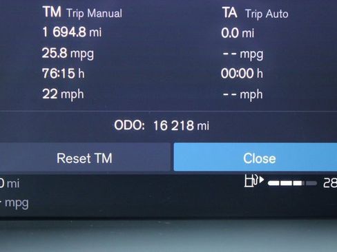 Used 2025 Volvo XC40 B5 Core image 31