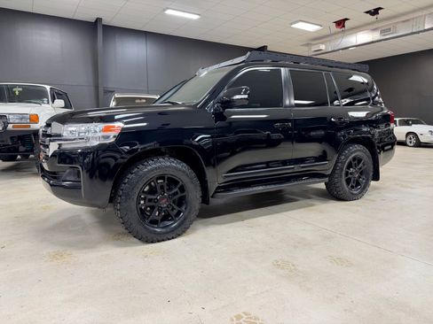 Used 2018 Toyota Land Cruiser image 13