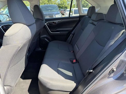 Used 2022 Toyota RAV4 LE AWD/4WD image 18