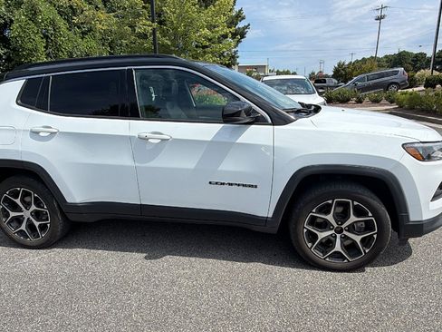 Used 2024 Jeep Compass Limited AWD/4WD image 7