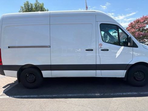Used 2025 Mercedes-Benz Sprinter 2500 image 7