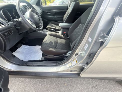 Used 2025 Mitsubishi Outlander Sport ES image 12