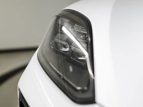 Certified 2025 Porsche Cayenne Coupe image 13