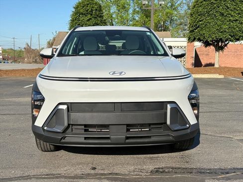 Certified 2025 Hyundai Kona SEL image 2