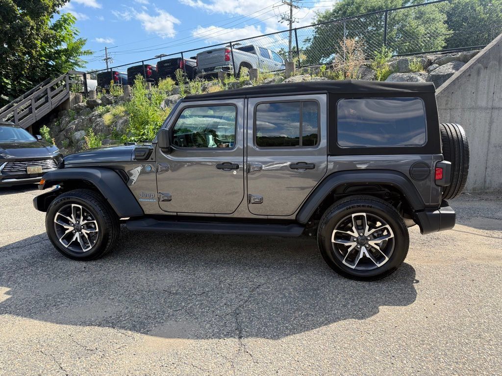 Used 2024 Jeep Wrangler Unlimited w/ Convenience Group AWD/4WD image 3