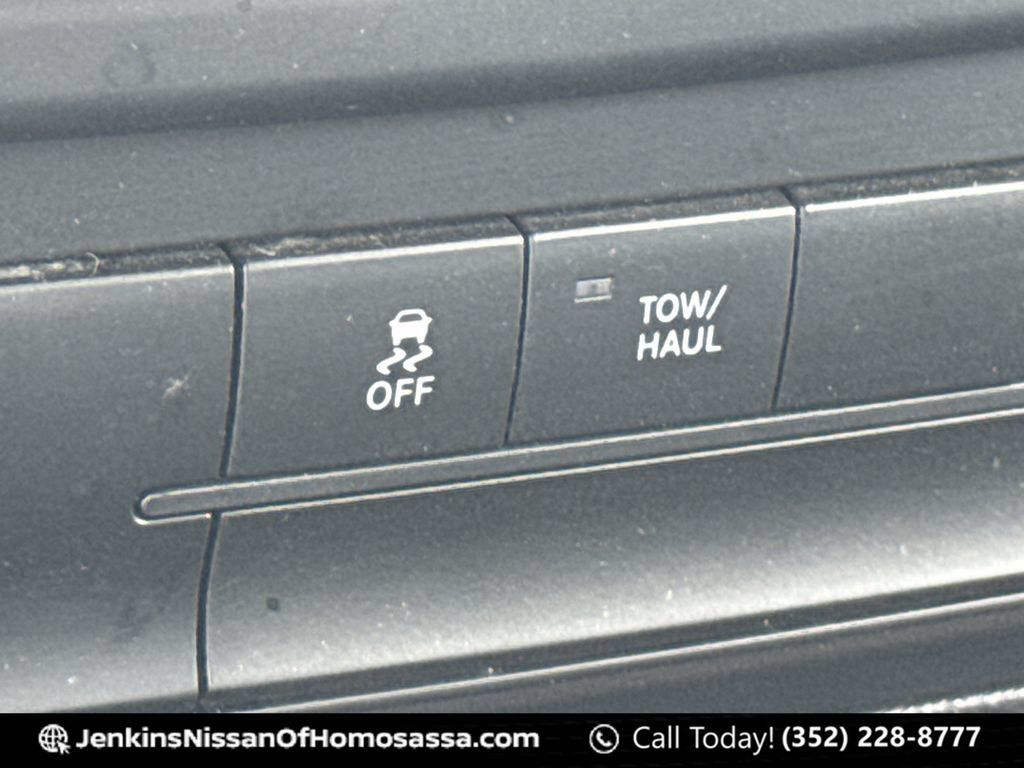Used 2024 RAM 1500 Classic SLT AWD/4WD image 37