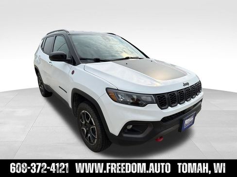 Used 2025 Jeep Compass Trailhawk AWD/4WD image 11