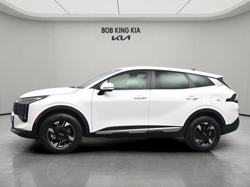 New 2026 Kia Sportage LX w/ LX Convenience Package AWD/4WD image 3