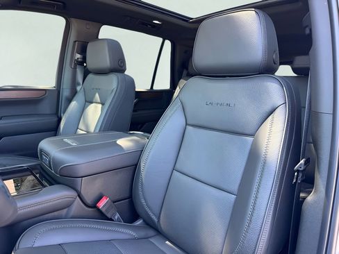 New 2026 GMC Yukon Denali w/ Sun & Power Step Package AWD/4WD image 9