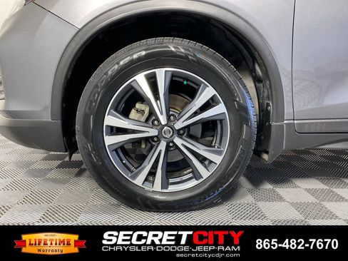 Used 2020 Nissan Rogue SV w/ Premium Package AWD/4WD image 9