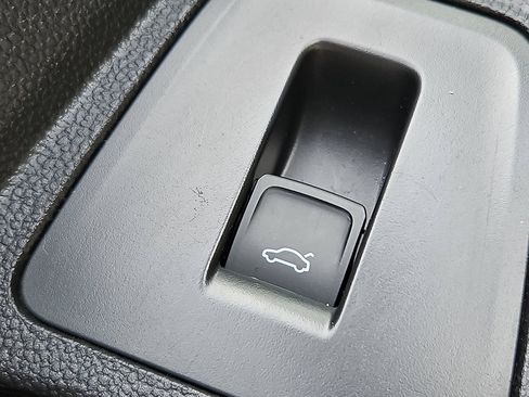 Used 2021 Volkswagen Tiguan SEL w/ 3rd Row Seat Package image 29