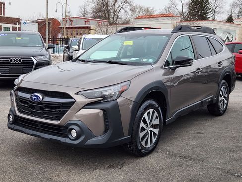 Used 2023 Subaru Outback Premium image 2