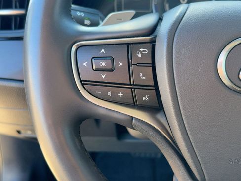 Used 2022 Lexus ES 300h w/ Premium Package image 17