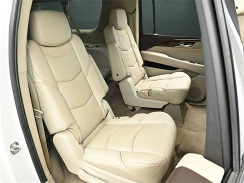 Used 2017 Cadillac Escalade ESV Premium Luxury image 17