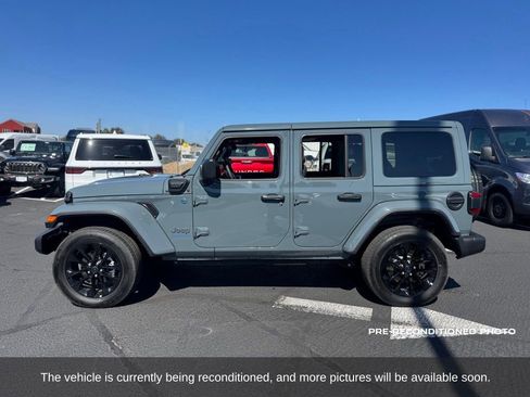 Used 2025 Jeep Wrangler Unlimited Sahara w/ Safety Group AWD/4WD image 2
