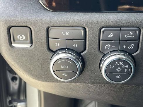 Used 2025 GMC Sierra 1500 SLT AWD/4WD image 19