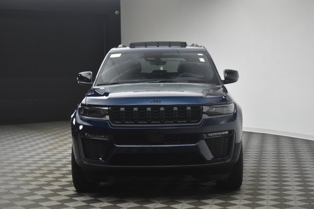 New 2027 Jeep Grand Cherokee Limited AWD/4WD image 2