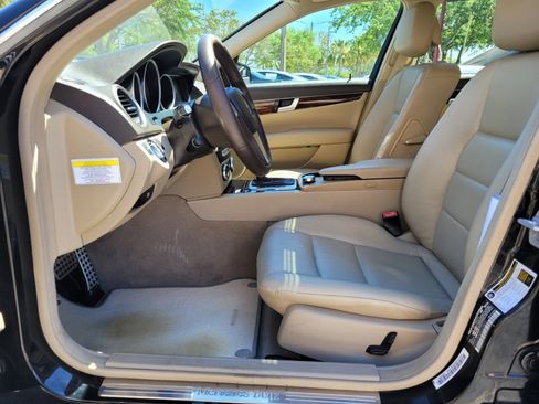 Used 2014 Mercedes-Benz C 250 Sedan image 4
