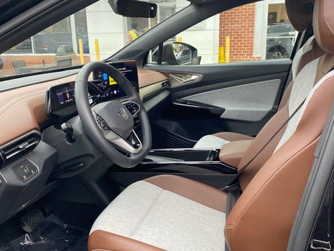 Certified 2024 Volkswagen ID.4 2WD image 12