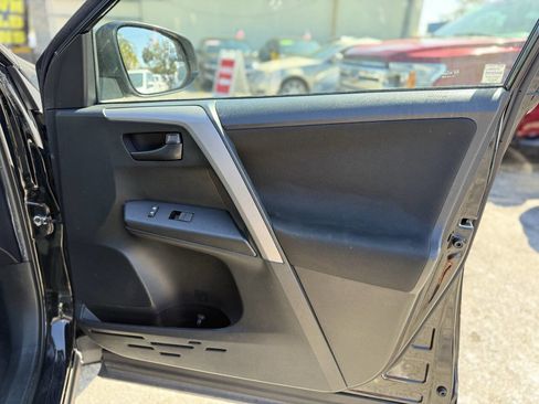 Used 2017 Toyota RAV4 LE w/ Carpet Mat Package image 27