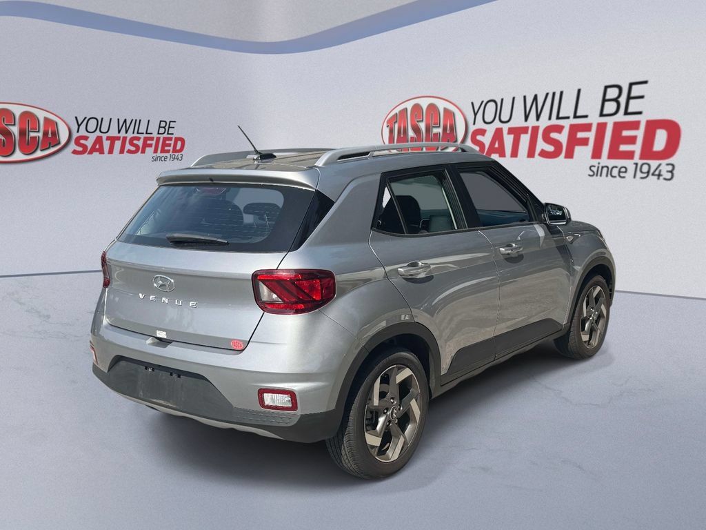 Used 2024 Hyundai Venue SEL FWD image 6