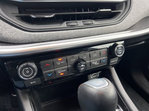 Used 2023 Jeep Compass Latitude w/ Convenience Group image 10