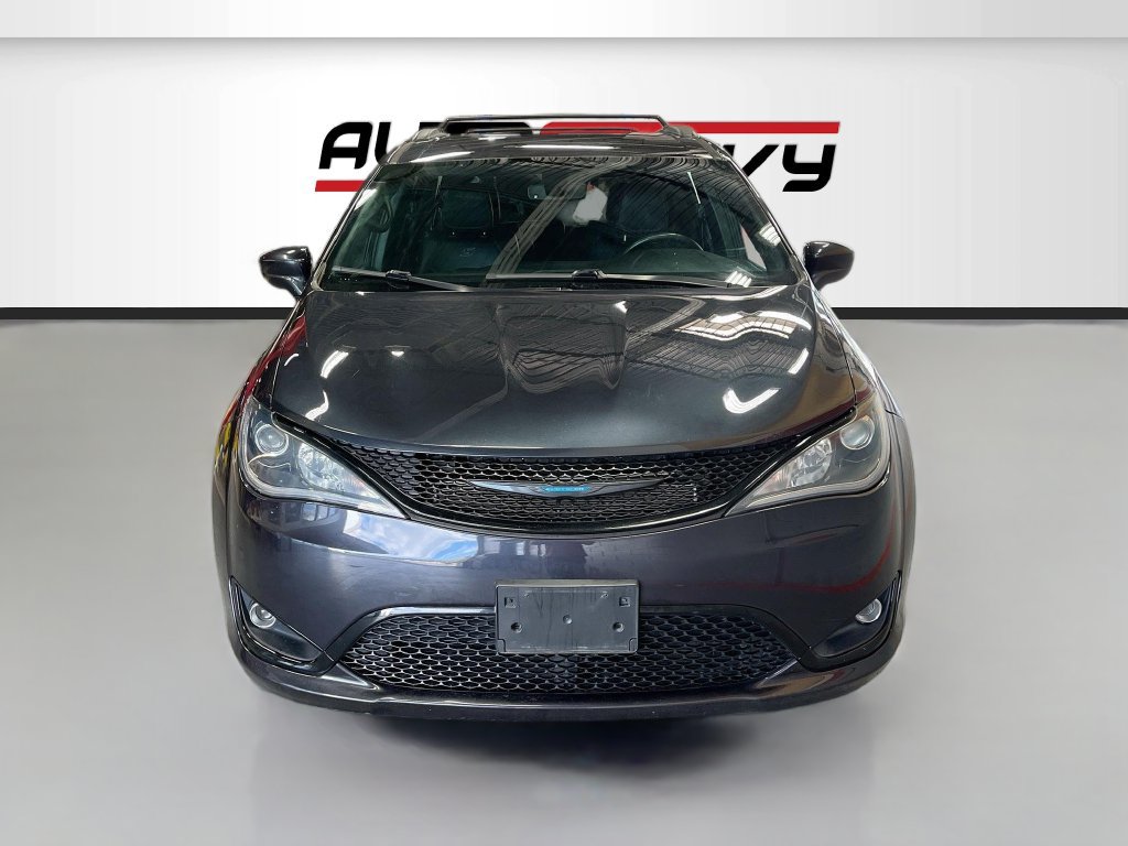 Used 2020 Chrysler Pacifica Touring-L w/ S Appearance Package FWD image 2