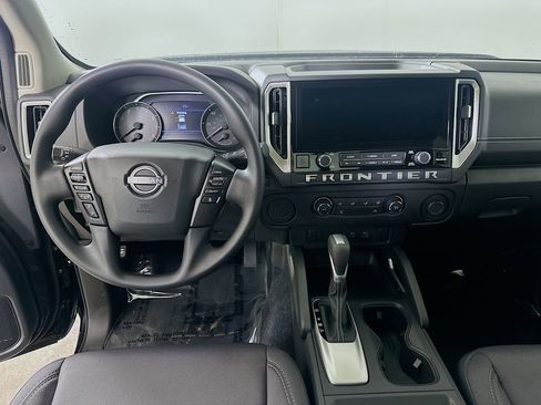 Used 2025 Nissan Frontier SV image 17
