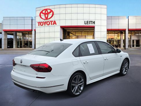 Used 2018 Volkswagen Passat 2.0T R-Line image 5