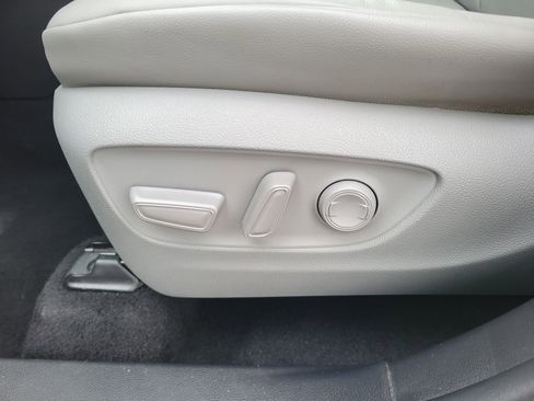 Used 2020 Toyota Highlander XLE image 20