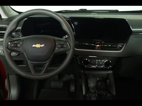 Certified 2025 Chevrolet TrailBlazer LT FWD image 14