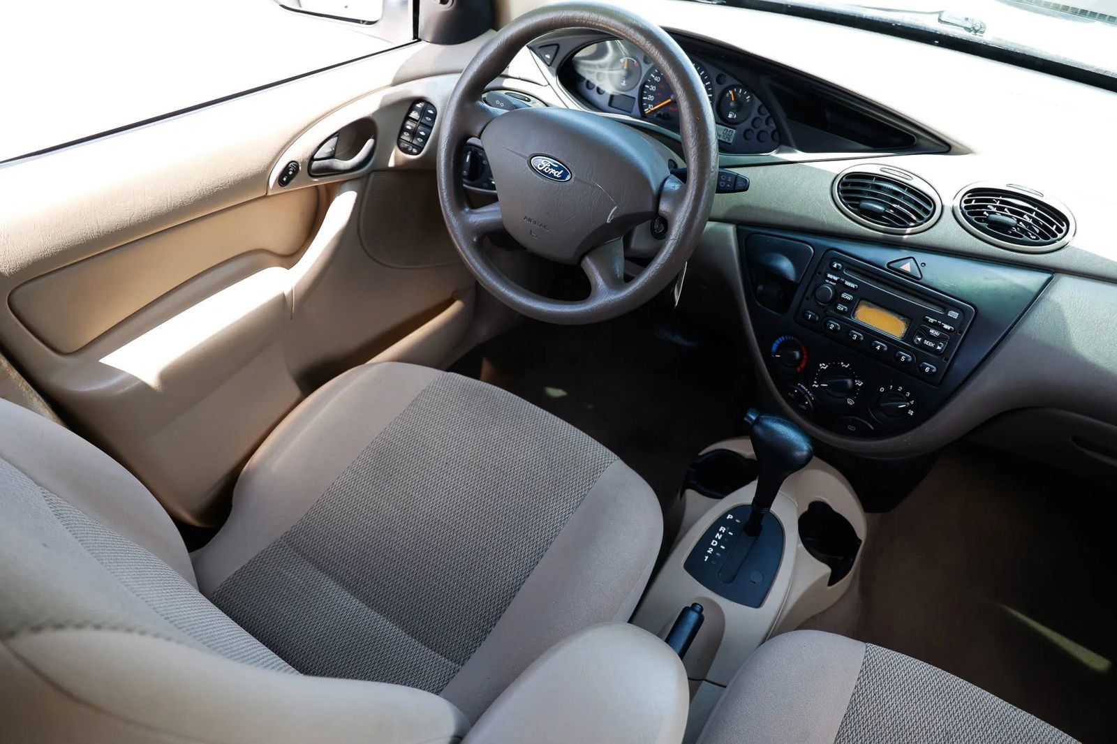 Used 2004 Ford Focus SE FWD image 12