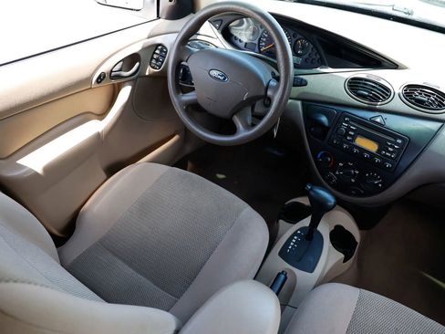 Used 2004 Ford Focus SE FWD image 12
