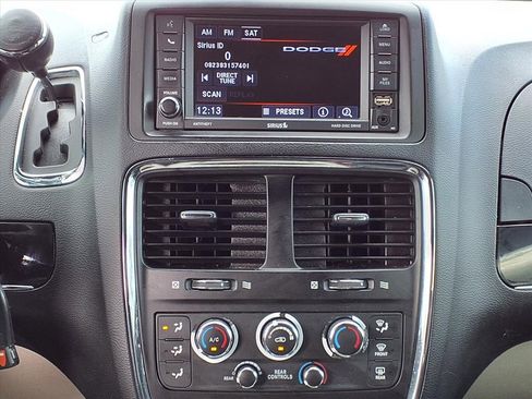 Used 2020 Dodge Grand Caravan SXT image 22