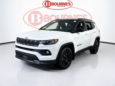 Used 2024 Jeep Compass Latitude w/ Convenience Group AWD/4WD image 5