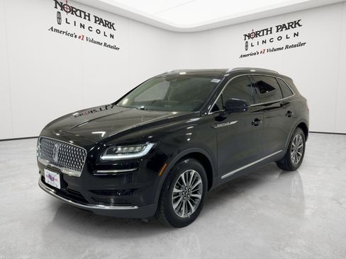 Used 2023 Lincoln Nautilus FWD w/ Premium Package image 5