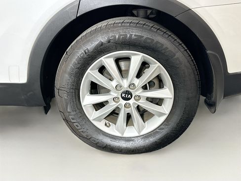 Used 2019 Kia Sorento LX w/ LX Convenience Package image 11