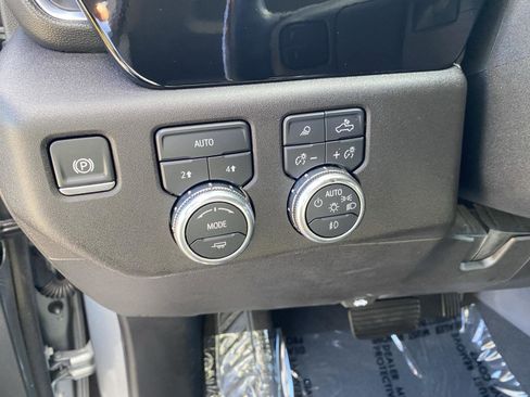 Used 2025 GMC Sierra 1500 SLT image 16