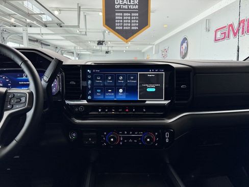 Certified 2025 Chevrolet Silverado 2500 LTZ w/ LTZ Convenience Package AWD/4WD image 15