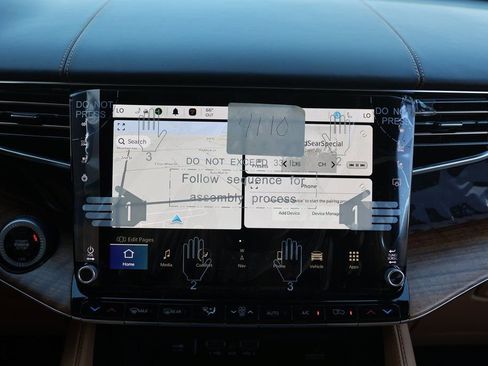 Used 2023 Jeep Grand Wagoneer Series III image 17