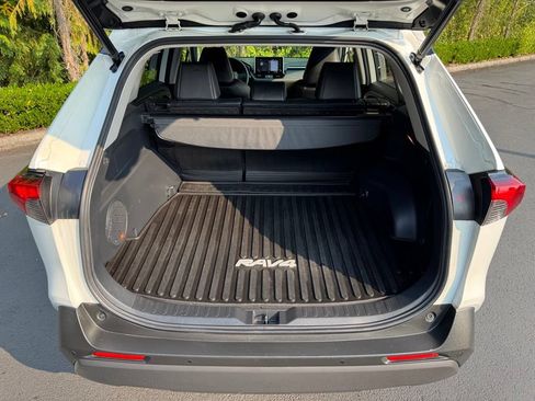 Used 2021 Toyota RAV4 Limited AWD/4WD image 32