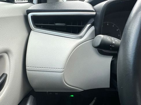 Used 2023 Toyota Corolla Cross LE AWD/4WD image 19