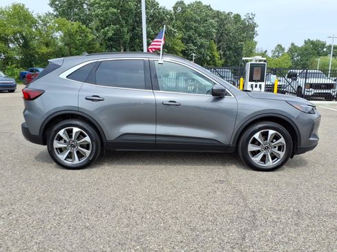 Used 2025 Ford Escape Platinum AWD/4WD image 9