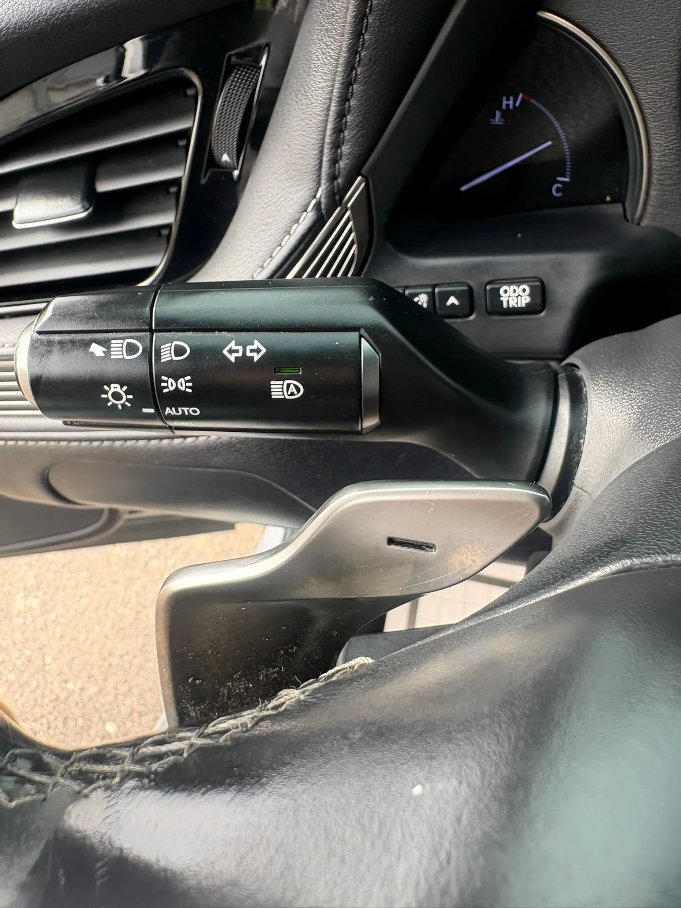 Used 2018 Lexus LS 500h AWD w/ Accessory Package (Z1) image 28