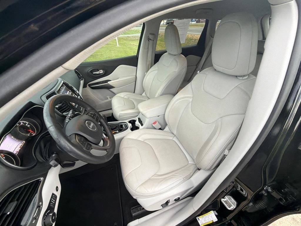 Used 2019 Jeep Cherokee Limited FWD image 23