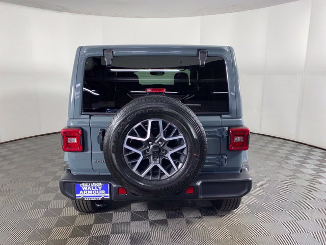 Used 2026 Jeep Wrangler Unlimited Sahara AWD/4WD image 9