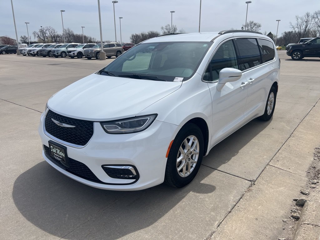Used 2022 Chrysler Pacifica Touring-L FWD image 4