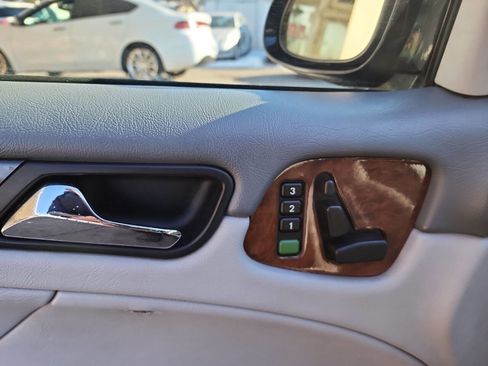 Used 2000 Mercedes-Benz CLK 320 Cabriolet image 10